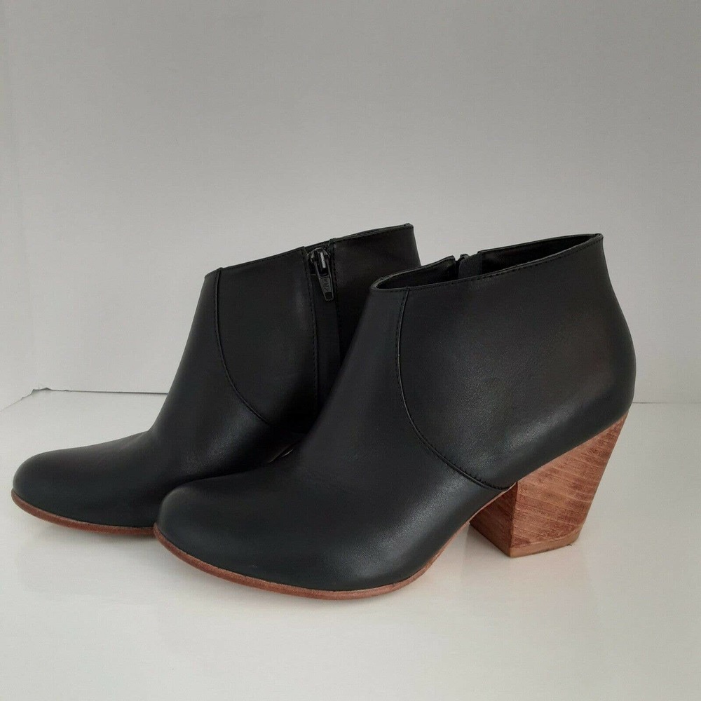 Peruvian Leather Bootie sz 6.5 Black Eagle Crest Quality READ